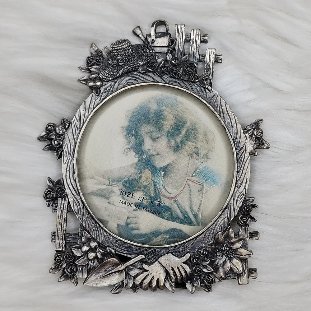 Retro Pewter Signed Perfect 1996 Photo Easel Picture Frame Gardening Design
